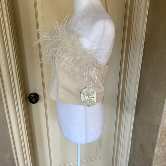 Large strapless feather accent bustier - Picture 5 of 7